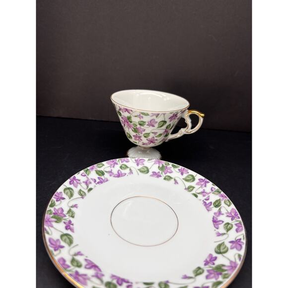 Vintage Footed Teacup and Saucer Chintz, Violet Floral w/Gold Made in Japan - Picture 7 of 16